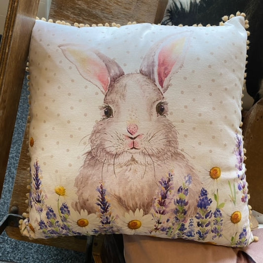 Kissen mit Hasenmotiv