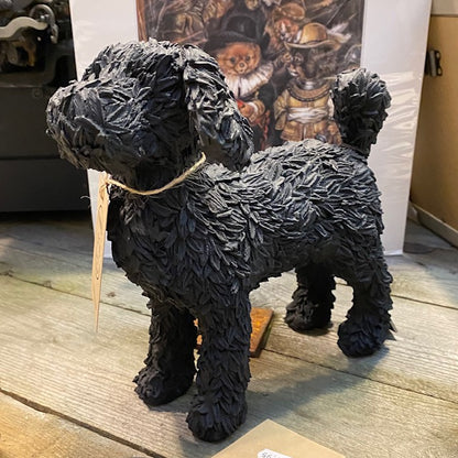Abbildung eines Labradoodles (schwarz und stehend)