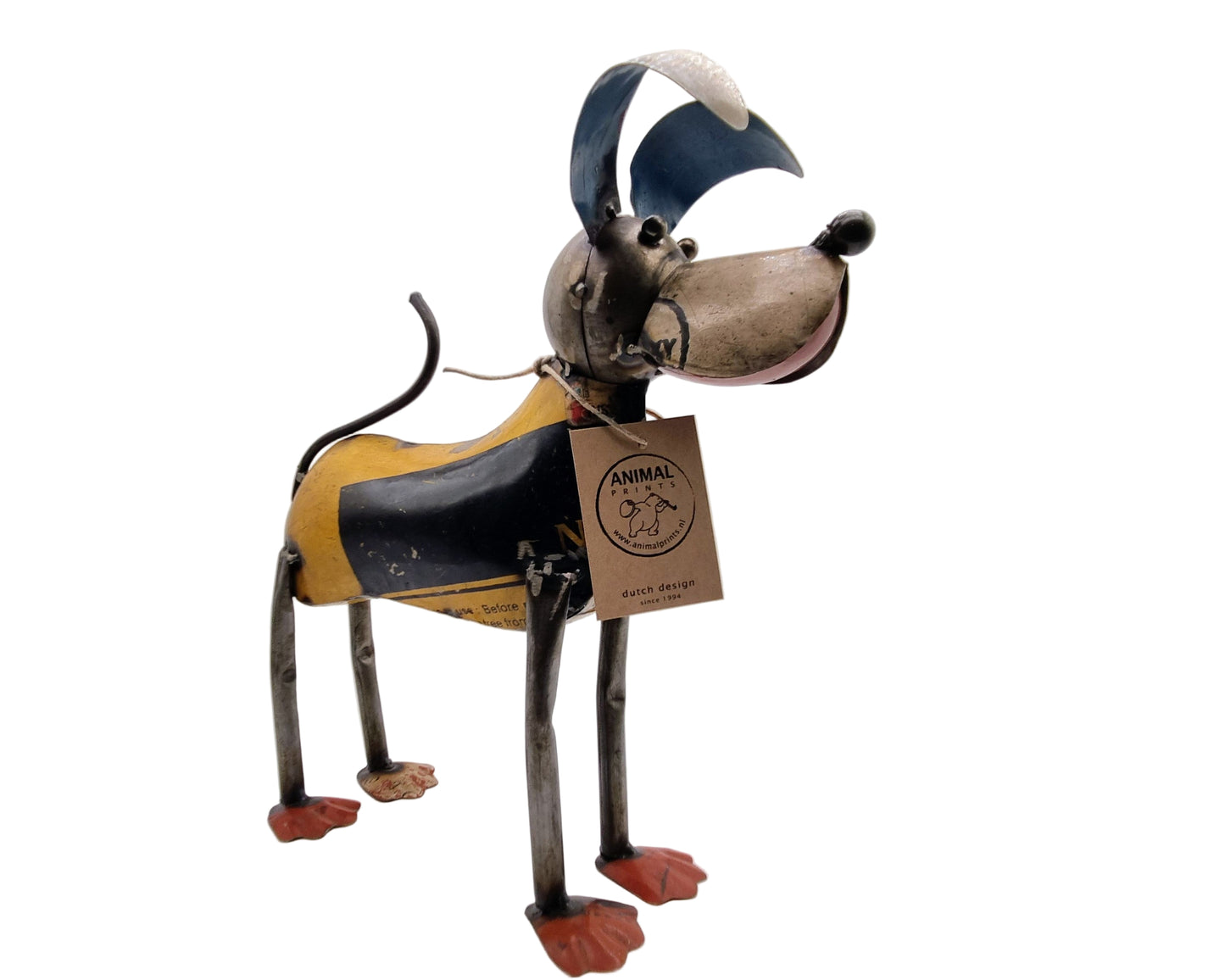 Metallstatue eines stehenden Hundes
